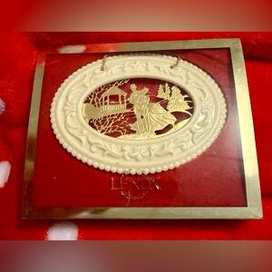 VINTAGE LENOX WHITE & GOLD ICE SKATERS COUPLE CHRISTMAS ORNAMENT